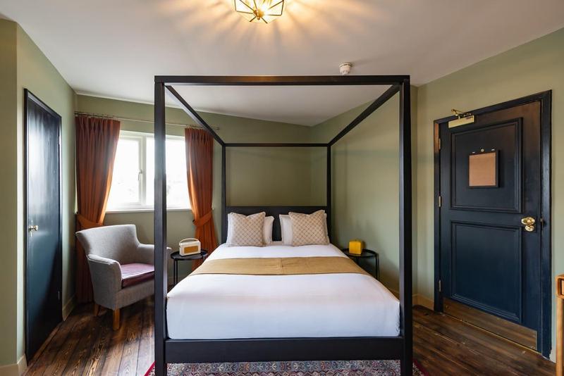 The Bear Hotel บาธ ภายนอก รูปภาพ