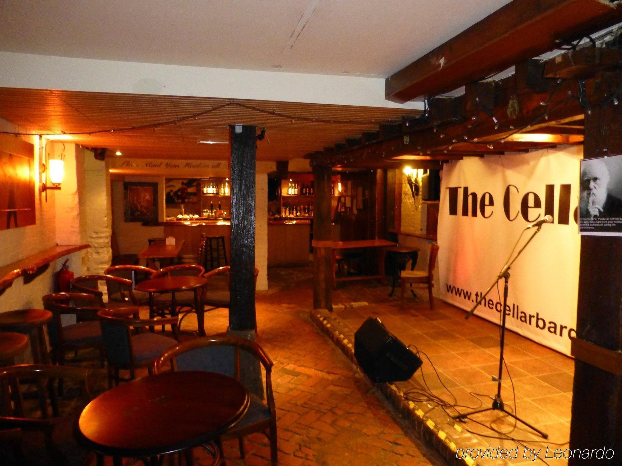 The Bear Hotel บาธ ภายนอก รูปภาพ